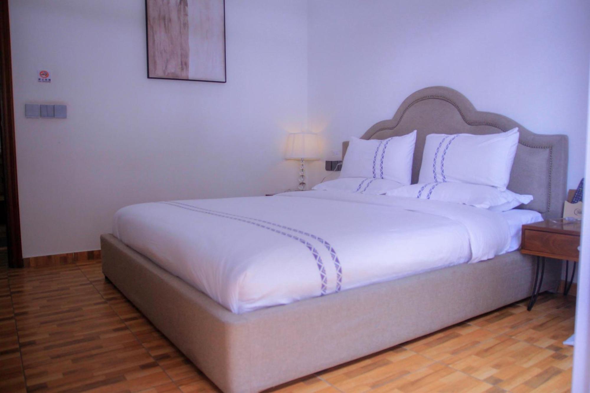 H&H Hotel Kinshasa Eksteriør billede
