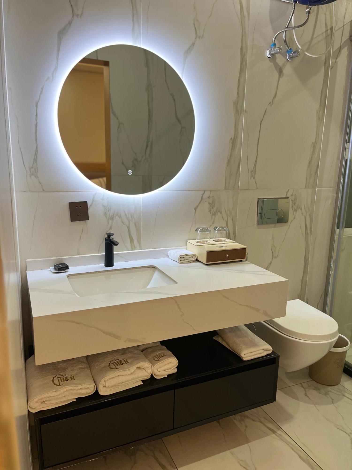 H&H Hotel Kinshasa Eksteriør billede