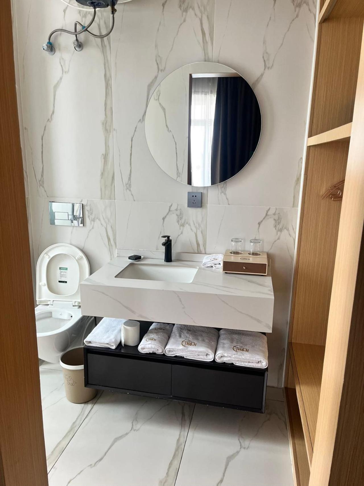H&H Hotel Kinshasa Eksteriør billede